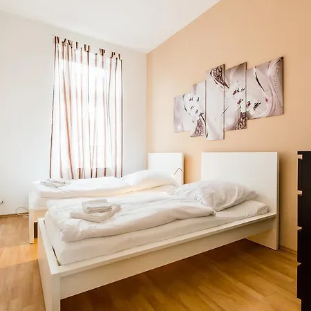 Heerstrasse Apartments Apartment